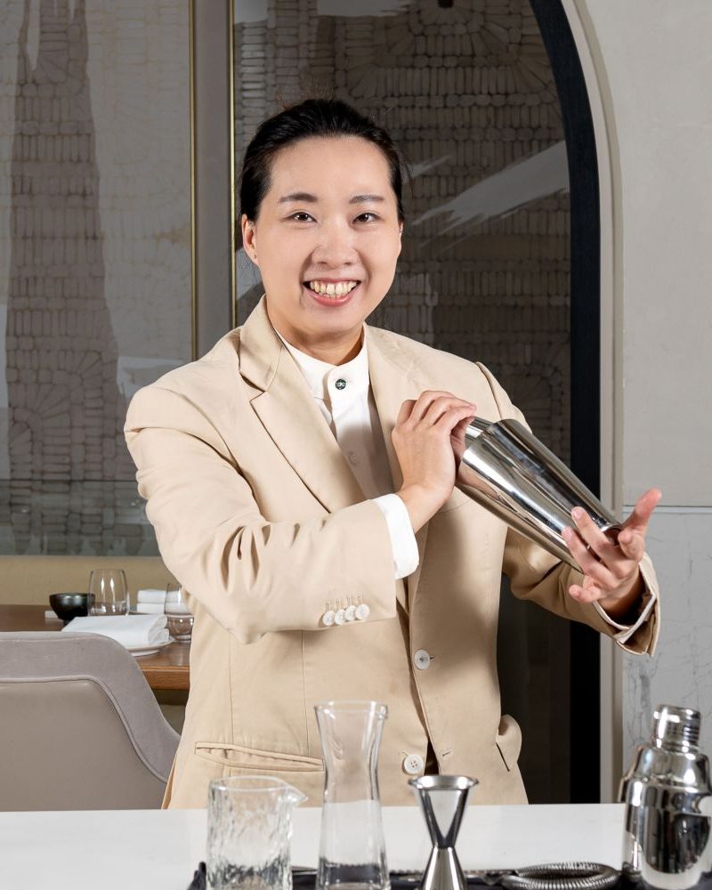 Born-Ellen-Beverage-Manager